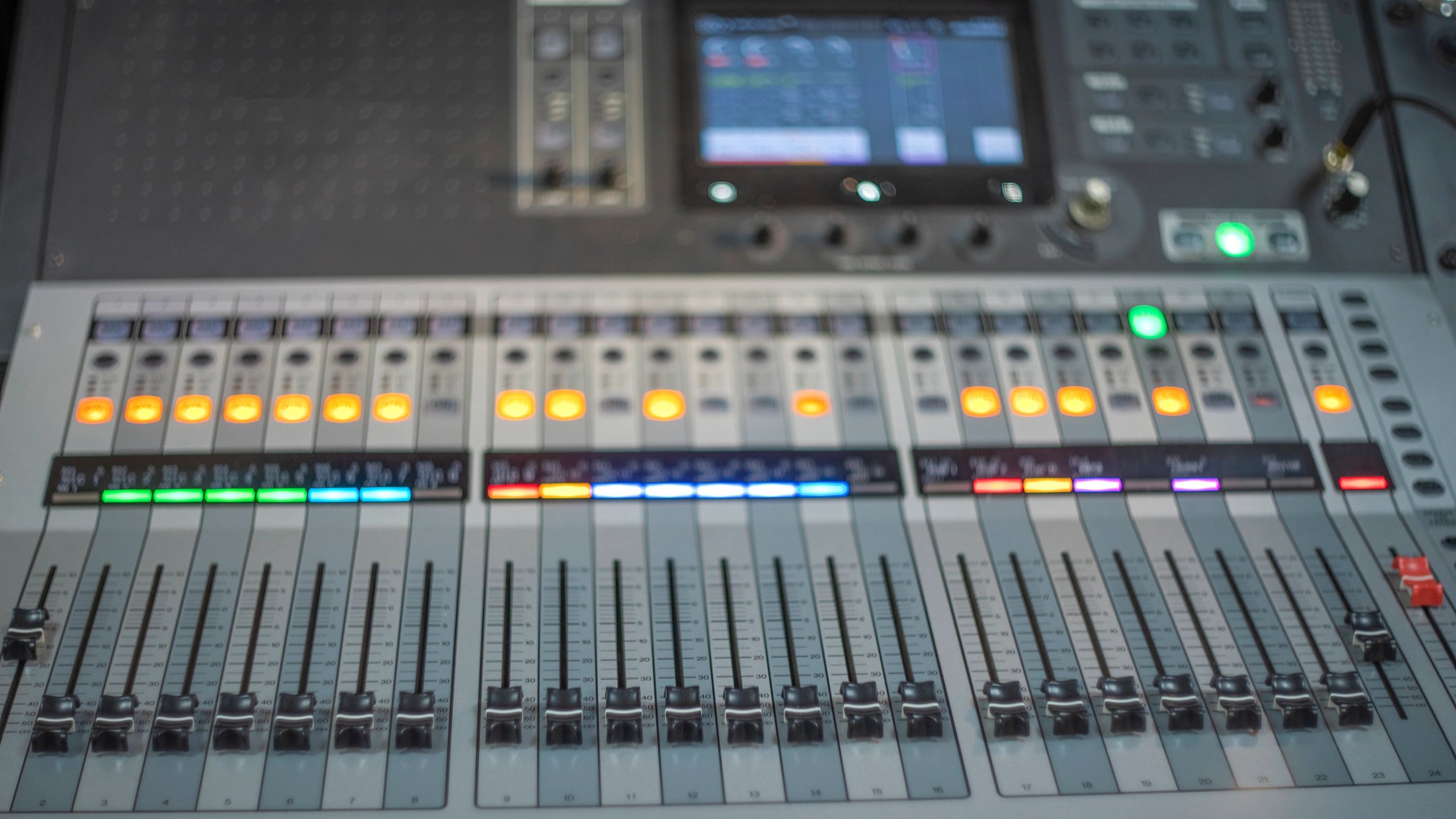Professional digital audio mixing console